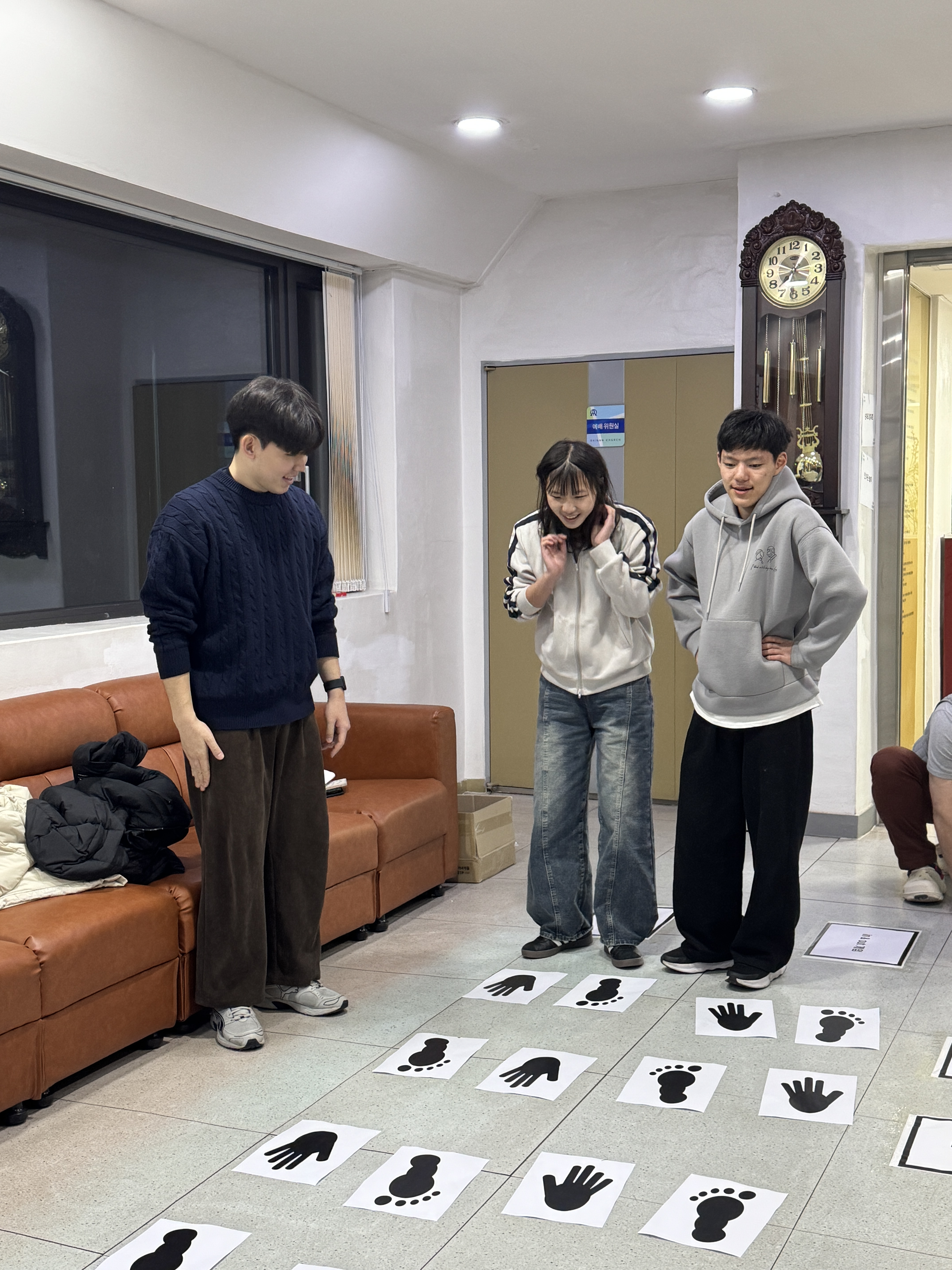 1738941482346-11.jpg