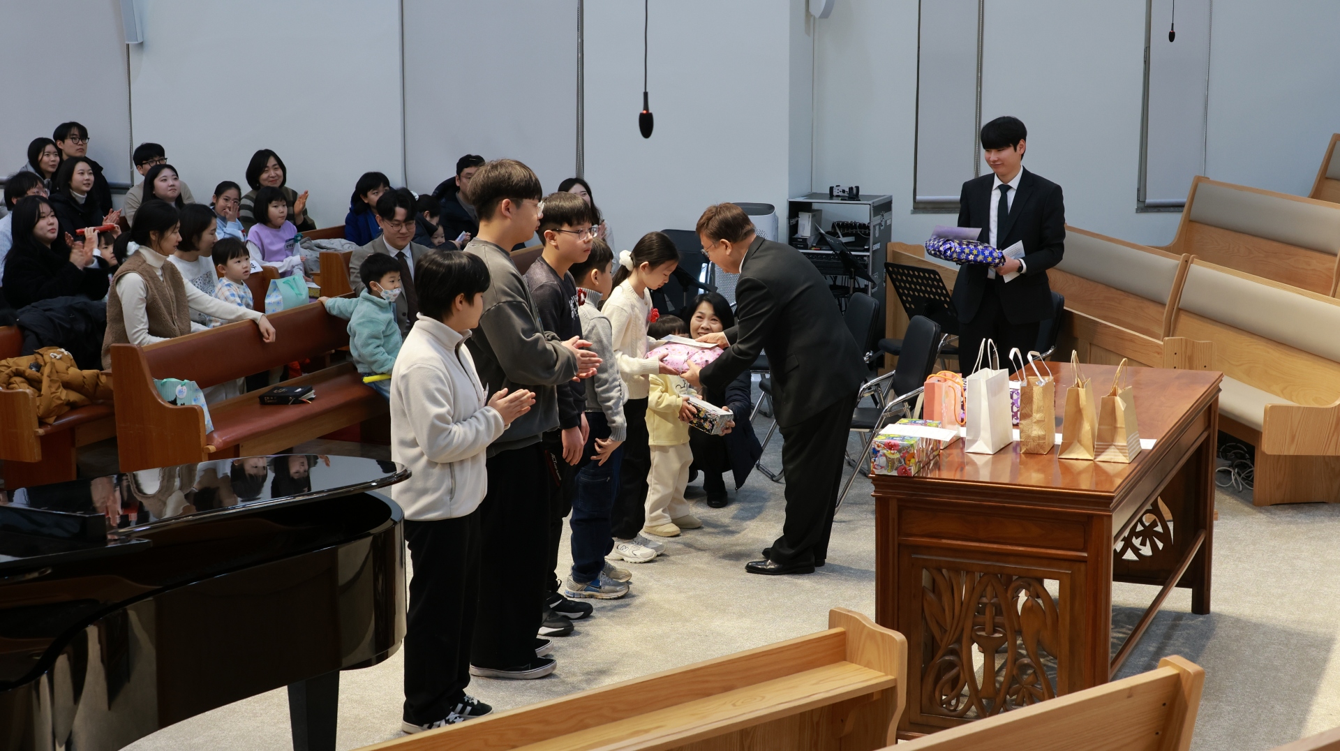 20260111교회학교 (10) 개근상.JPG