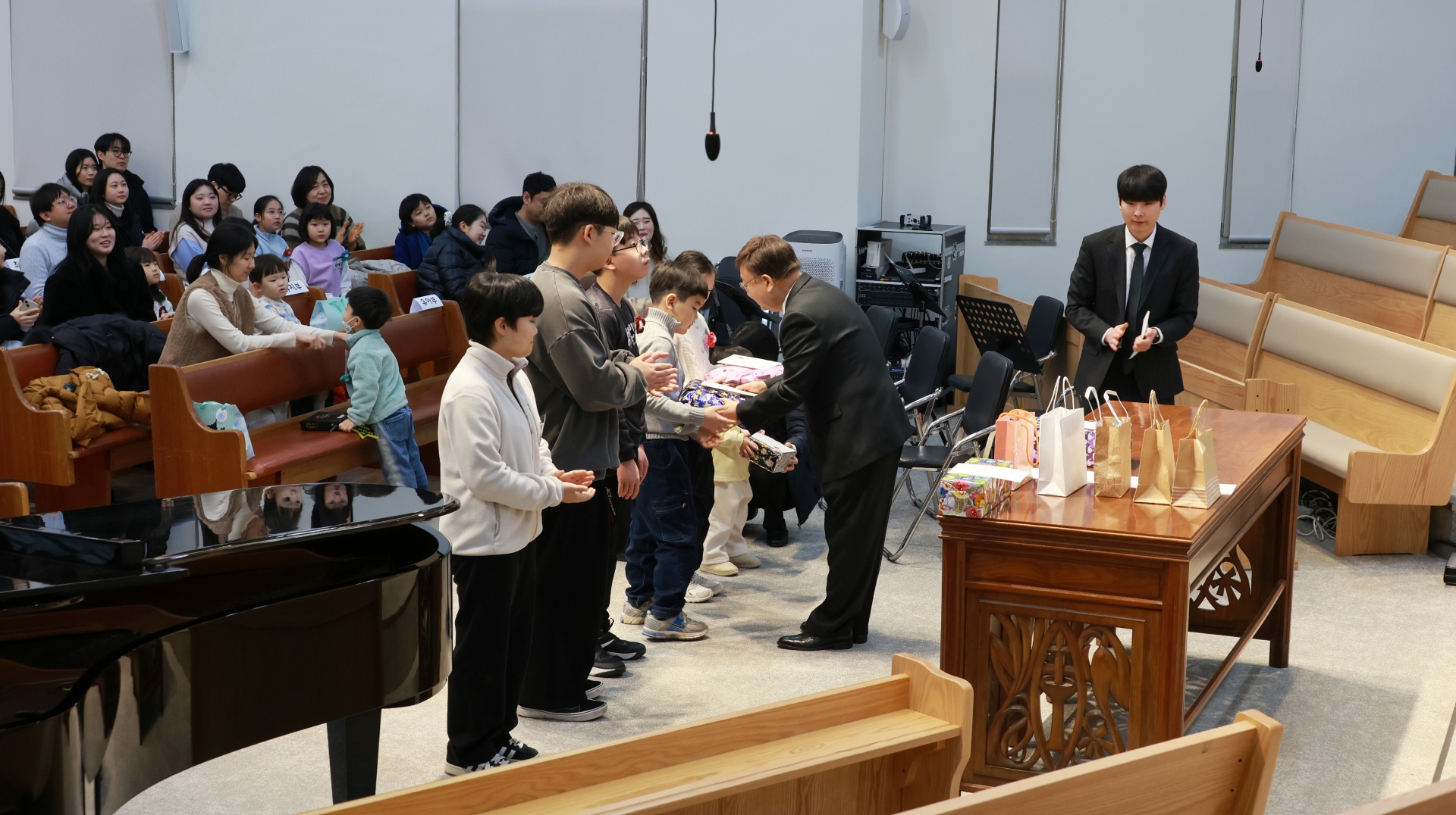 20260111교회학교 (11) 개근상.JPG