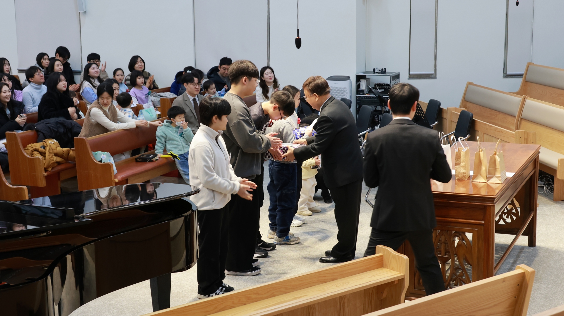 20260111교회학교 (12) 개근상.JPG