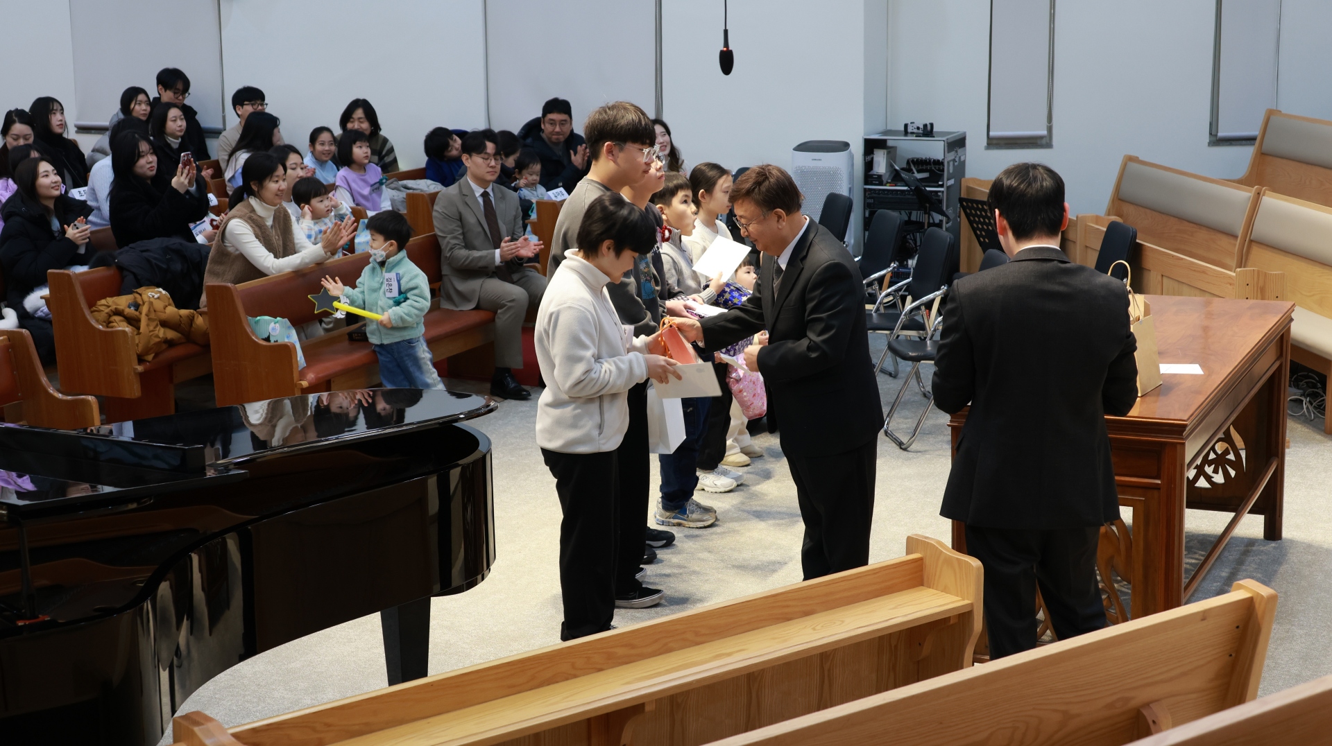 20260111교회학교 (14) 개근상.JPG